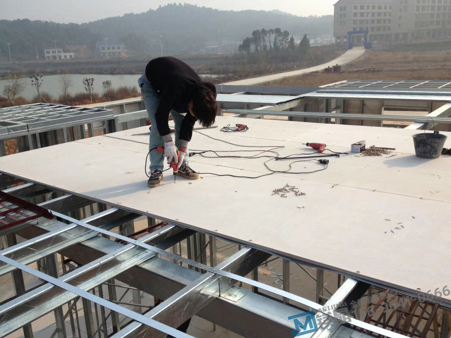 四川成都青白江项目 8455新葡萄场网站板应用方向：墙面、楼承板